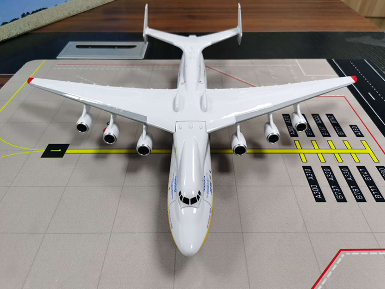 NEW!! Antonov Ukraine An-225 (AN225) 1/200 Scale Airplane Model