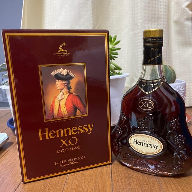 ヘネシーXO Hennessy 金キャップ 700mℓ 箱付属