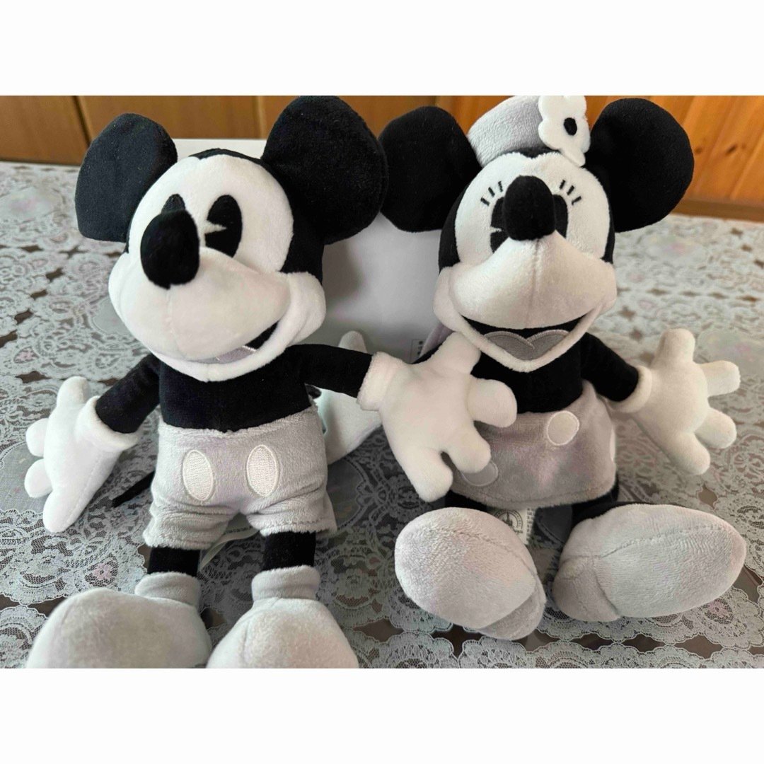 グッズ ディズニー ぬいぐるみバッジ 新品 ミッキー ミニー モノクロ