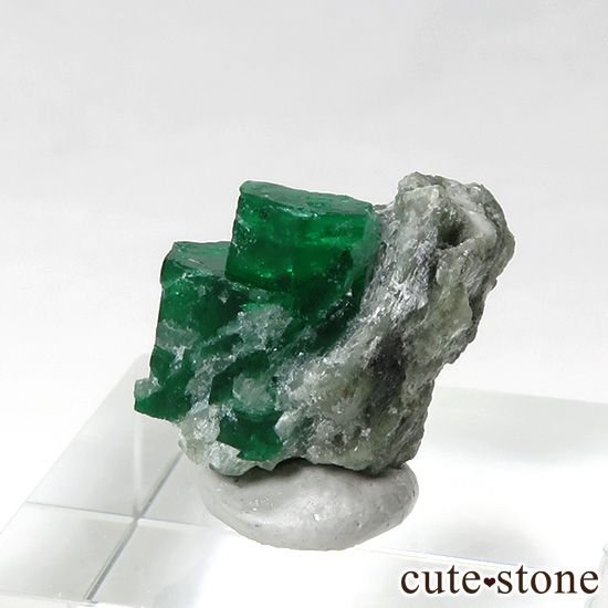 パキスタン スワート産の母岩付きエメラルドの原石（標本） 4.8g