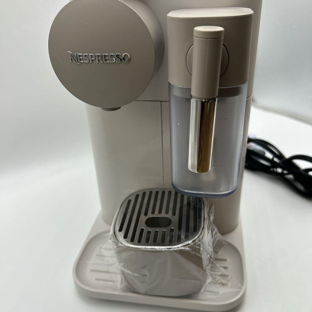 ネスプレッソ ラティシマ・ワン F111WH カプセル式 コーヒーメーカー