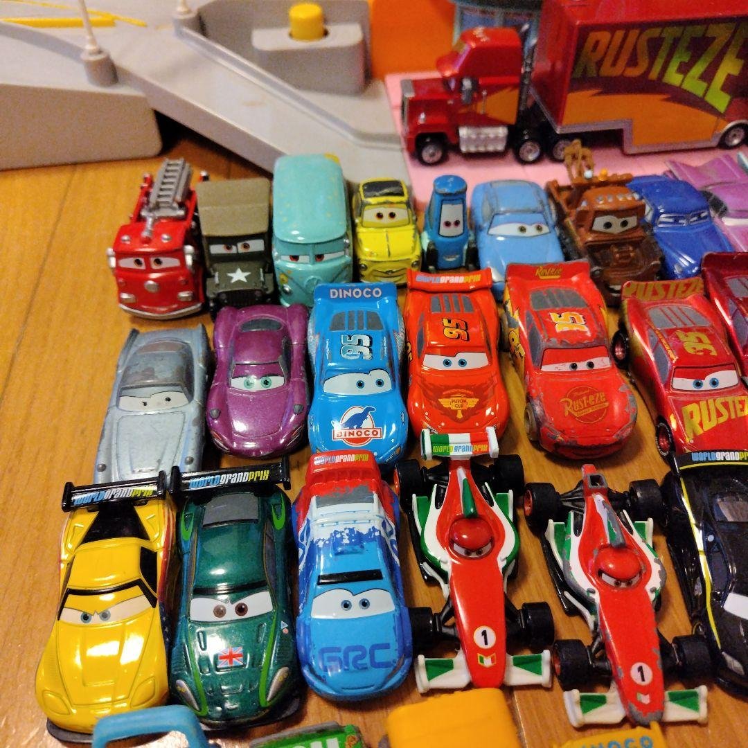 カーズ ディズニー トミカ等 セット47台 ラジエータースプリングス まとめ売り
