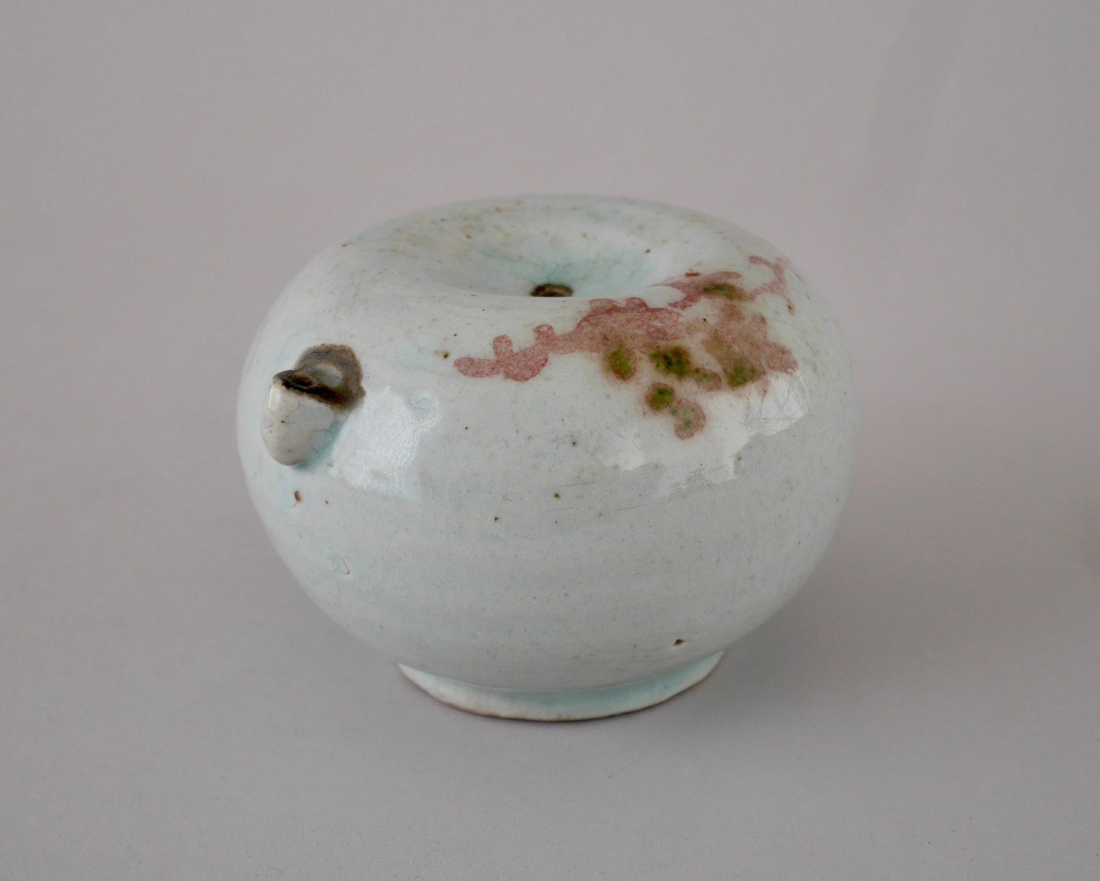 朝鮮美術 陶磁器 | 李朝白磁辰砂葡萄文水滴 李朝後期 19世紀 | gallery